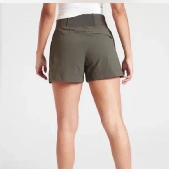 NWT Athleta Dark Green Trekkie North Shorts size 22 - Picture 2 of 9